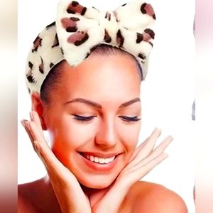 Soft & Fluffy Leopard Headband With Bow - Beige & Black
